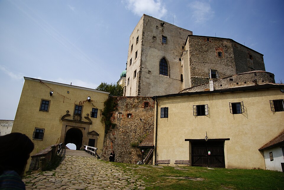 Photo: Buchlov Castle (Chrastě), Czech Republic by Bjalek Michal, licensed under the Creative Commons Attribution-ShareAlike 3.0 Unported (CC BY-SA 3.0) license.  Source: https://commons.wikimedia.org/wiki/File:Hrad_Buchlov_(Chrast%C4%9B).JPG