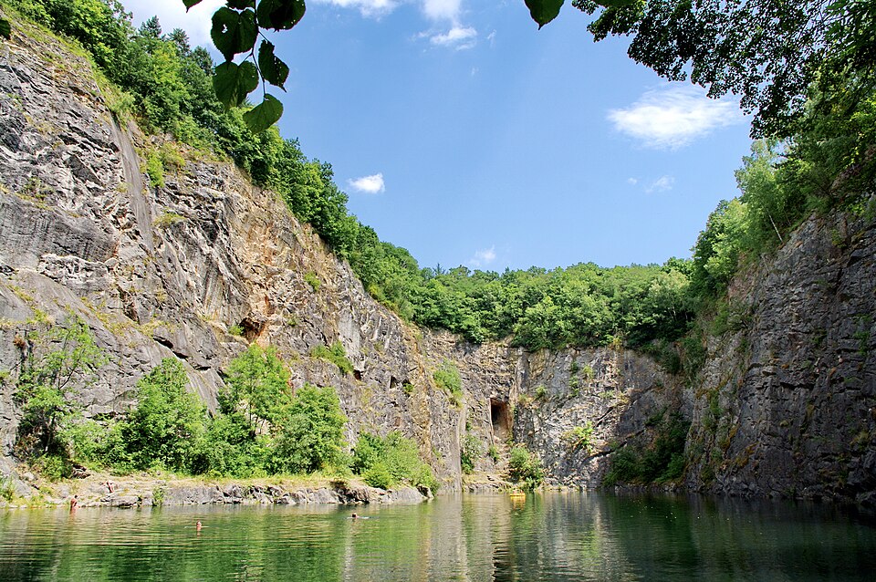Photo: Malá Amerika quarry, Karlštejn National Nature Reserve, Beroun District, Czech Republic by Lubor Ferenc, licensed under the Creative Commons Attribution-ShareAlike 4.0 International (CC BY-SA 4.0) license.