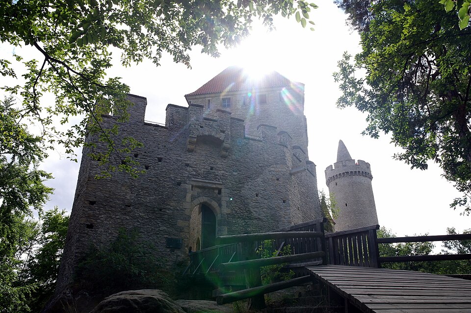 Photo: Kokořín Castle, Kokořínský Důl, Mělník District, Czech Republic by Horakvlado, licensed under the Creative Commons Attribution-ShareAlike 4.0 International (CC BY-SA 4.0) license.