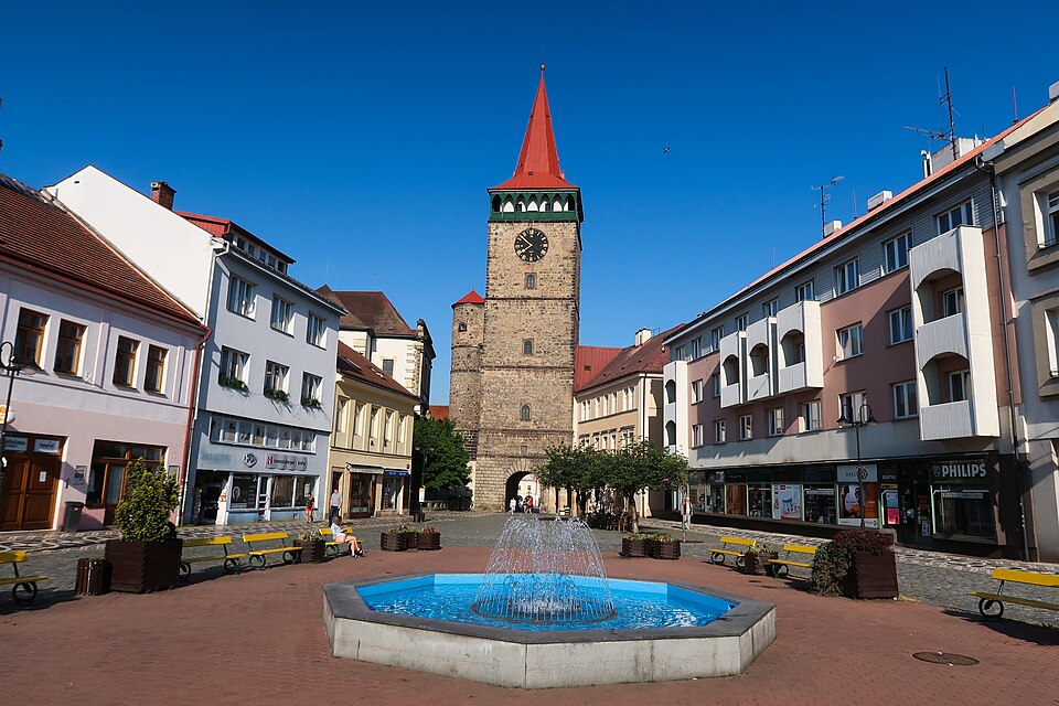 Žižka Square with the Valdice Gate, Jičín, Czech Republic Photo: Vlach Pavel, via Wikimedia Commons License: Creative Commons Attribution-ShareAlike 4.0 International (CC BY-SA 4.0) https://creativecommons.org/licenses/by-sa/4.0/