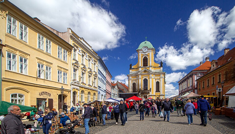 Mírové Square and the Church of Saints Peter and Paul, Úštěk, Czech Republic Photo: VitVit, via Wikimedia Commons License: Creative Commons Attribution-ShareAlike 4.0 International (CC BY-SA 4.0) https://creativecommons.org/licenses/by-sa/4.0/