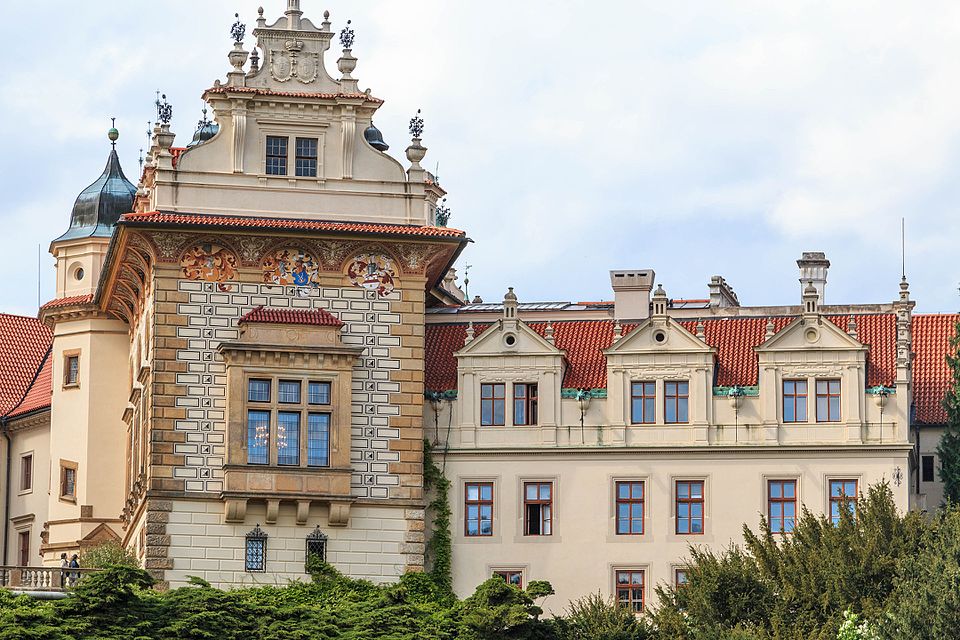 Průhonice Castle from Podzámecký Pond, Czech Republic Photo: Petr1888, via Wikimedia Commons License: Creative Commons Attribution-ShareAlike 4.0 International (CC BY-SA 4.0) https://creativecommons.org/licenses/by-sa/4.0/