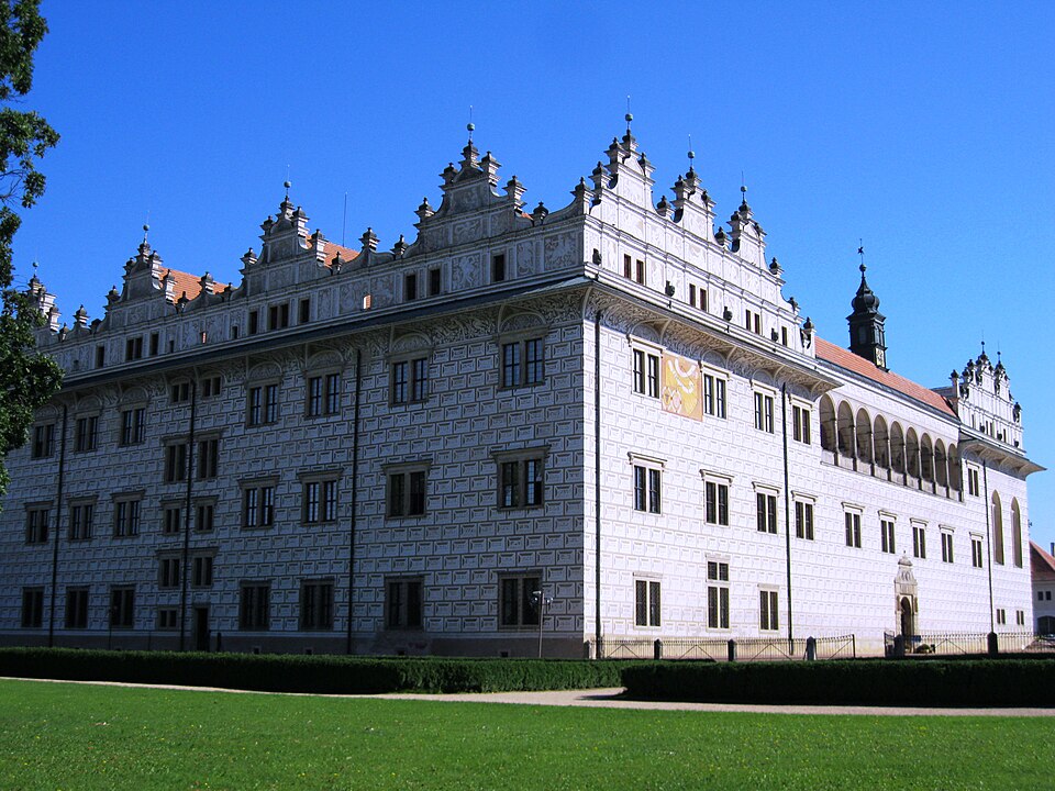 Litomyšl Castle, Jiráskovo Square, Czech Republic Photo: Lehotsky, via Wikimedia Commons License: Creative Commons Attribution-ShareAlike 3.0 Unported (CC BY-SA 3.0) https://creativecommons.org/licenses/by-sa/3.0/