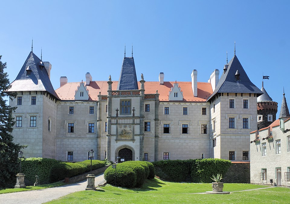 Žleby Castle, Czech Republic Photo: Miloslav Rejha, via Wikimedia Commons License: Creative Commons Attribution-ShareAlike 3.0 Unported (CC BY-SA 3.0) https://creativecommons.org/licenses/by-sa/3.0/