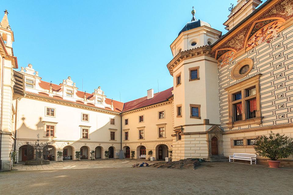 Průhonice Castle courtyard, Czech Republic Photo: Petr1888, via Wikimedia Commons License: Creative Commons Attribution-ShareAlike 4.0 International (CC BY-SA 4.0) https://creativecommons.org/licenses/by-sa/4.0/
