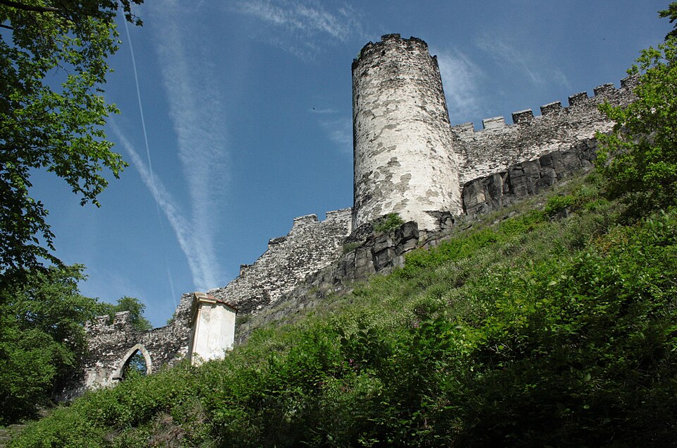 Bezděz Castle (Česká Lípa District, Liberec Region, Czech Republic) — photo by Michal Klajban. licensed under Creative Commons Attribution-Share Alike 3.0 Unported (CC BY-SA 3.0)