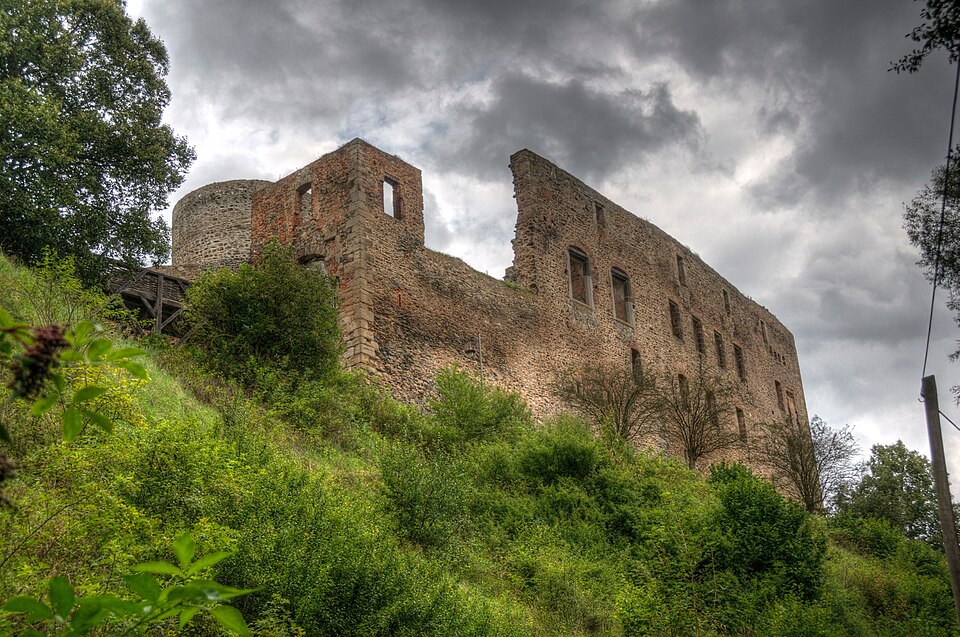 Krakovec Castle (Czech Republic) — photo by Lukáš Kalista.  licensed under Creative Commons Attribution-Share Alike 4.0 International (CC BY-SA 4.0)