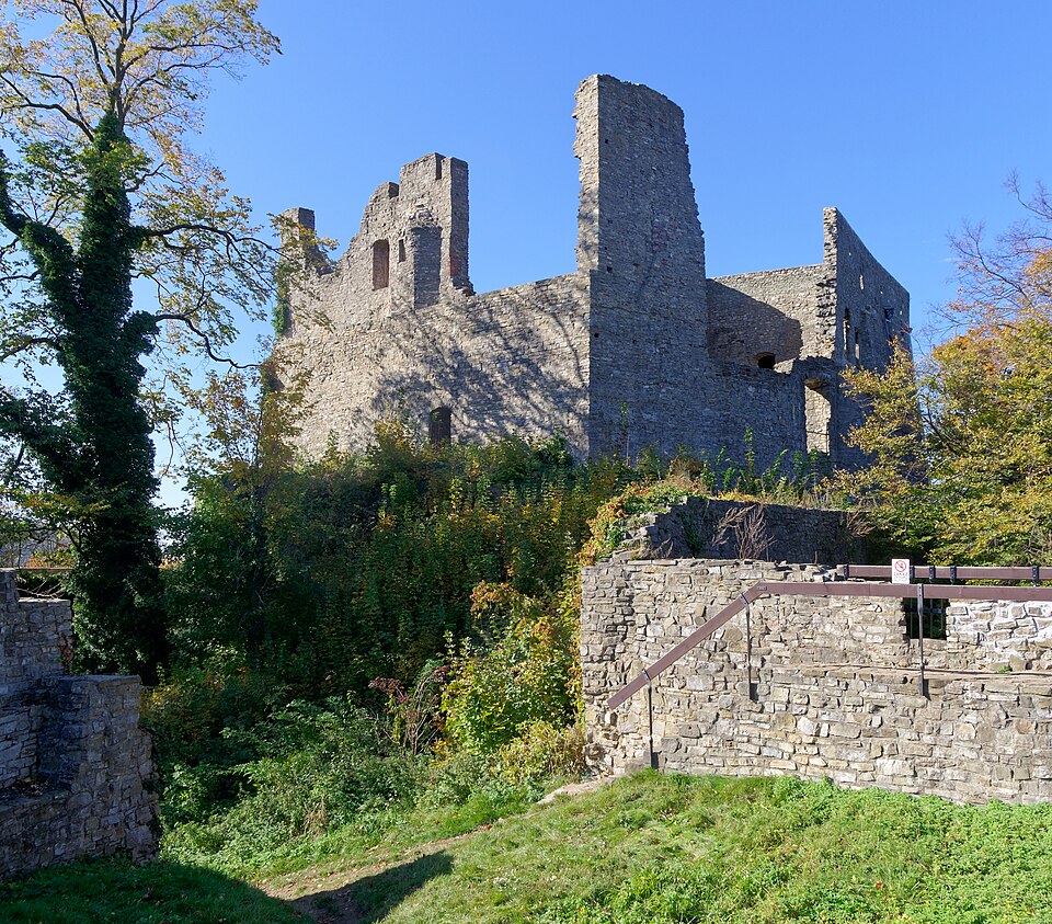 Hukvaldy Castle (Czech Republic) — photo by Jakub Hałun. licensed under Creative Commons Attribution-Share Alike 4.0 International (CC BY-SA 4.0)