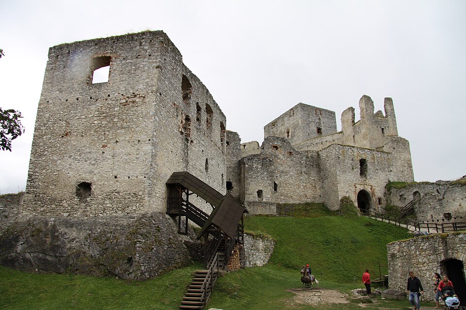 Rabí Castle (South Bohemia Region, Czech Republic) — photo by Chmee2. licensed under Creative Commons Attribution 3.0 Unported (CC BY 3.0) and GNU Free Documentation License (GFDL 1.2 or later)