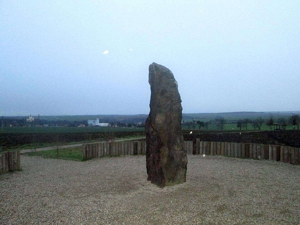 Photo: Menhir “Kamenný pastýř”, Klobuky, Czech Republic Author: admin (Drobné památky) Source:https://commons.wikimedia.org/wiki/File:Menhir_Kamenn%C3%BD_past%C3%BD%C5%99_u_Klobuk_(Q12027838)_04.jpg License: CC0 1.0 Universal (Public Domain Dedication)