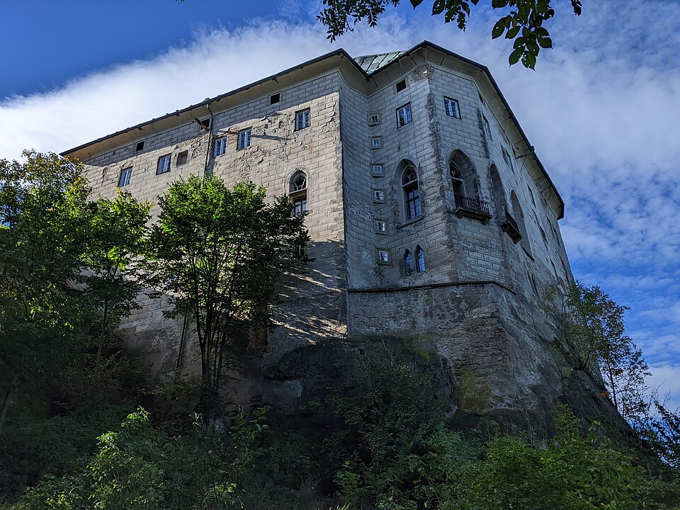 Photo: Houska Castle, Czech Republic Author: Martin Veselka Source: https://commons.wikimedia.org/wiki/File:Hrad_Houska_-_pohled_zdola_(3).jpg License: Creative Commons Attribution-Share Alike 4.0 International (CC BY-SA 4.0)
