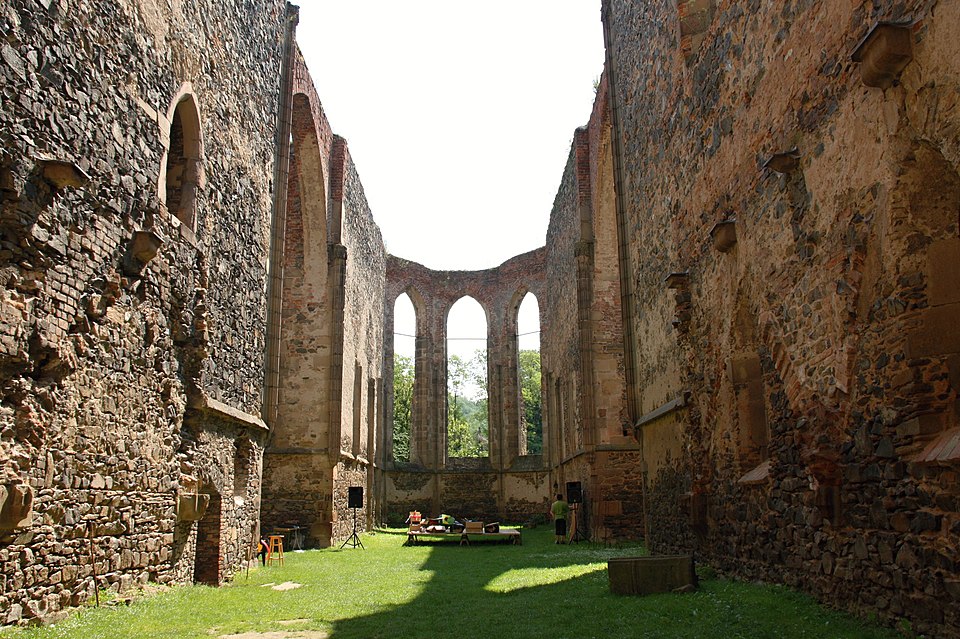 Photo: Rosa Coeli Monastery ruins, Dolní Kounice, Czech Republic Author: Ptrantina Source: https://commons.wikimedia.org/wiki/File:Rosa_Coeli_02.JPG License: Creative Commons Attribution-Share Alike 3.0 Unported (CC BY-SA 3.0)