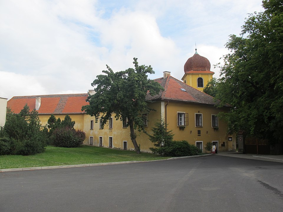 Photo: Monastery in Panenský Týnec, Czech Republic Author: Gortyna Source: https://commons.wikimedia.org/wiki/File:Panensk%C3%BD_T%C3%BDnec_kl%C3%A1%C5%A1ter1.JPG License: Creative Commons Attribution-Share Alike 3.0 Unported (CC BY-SA 3.0)