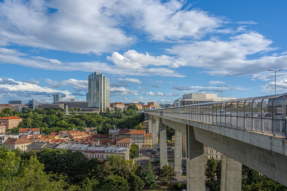 Photo: Nusle Bridge and Nusle Valley, Prague, Czech Republic Author: AVDLCZ Source: https://commons.wikimedia.org/wiki/File:Nusle_Valley_July_2025.jpg License: CC0 1.0 Universal (Public Domain Dedication) License link: https://creativecommons.org/publicdomain/zero/1.0/