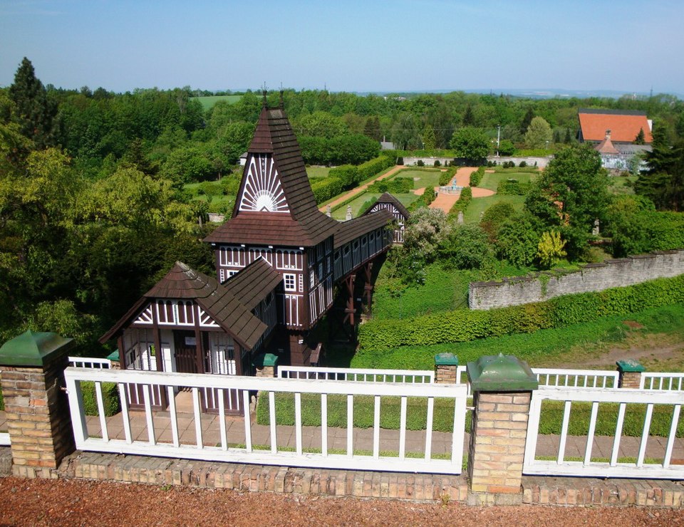 Photo: Castle gardens, Nové Město nad Metují, Czech Republic Author: SokoljanLicense: Public Domain