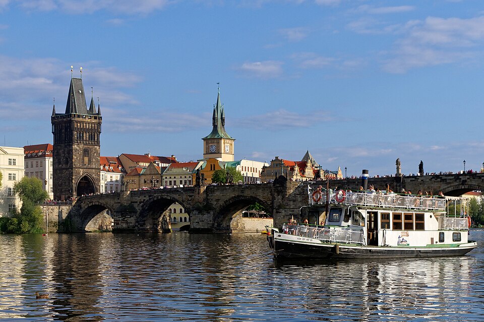 Photo: Charles Bridge, Prague, Czech Republic Author: Jakub HałunLicense: Creative Commons Attribution-Share Alike 4.0 International (CC BY-SA 4.0) License link: https://creativecommons.org/licenses/by-sa/4.0/