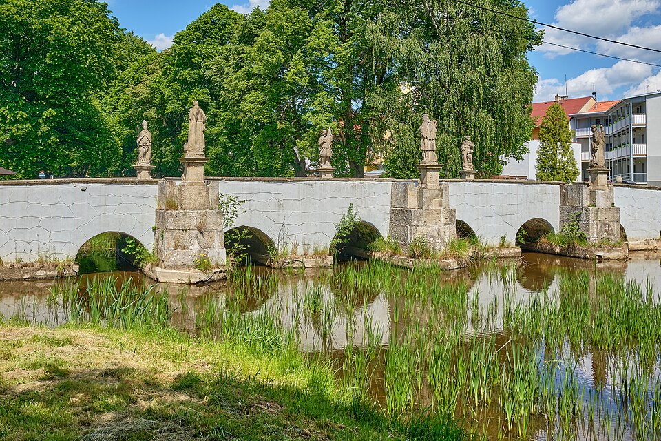 Photo: Stone bridge over the Radbuza River, Bělá nad Radbuzou, Czech Republic Author: Lubor FerencLicense: Creative Commons Attribution-Share Alike 4.0 International (CC BY-SA 4.0) License link: https://creativecommons.org/licenses/by-sa/4.0/