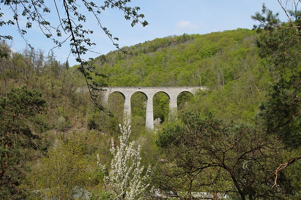 Photo: Žampach Viaduct, Czech Republic Author: Ivabalk Source: https://commons.wikimedia.org/wiki/File:Viadukt_u_%C5%BDampachu.jpg License: CC0 1.0 Universal (Public Domain Dedication) License link: https://creativecommons.org/publicdomain/zero/1.0/