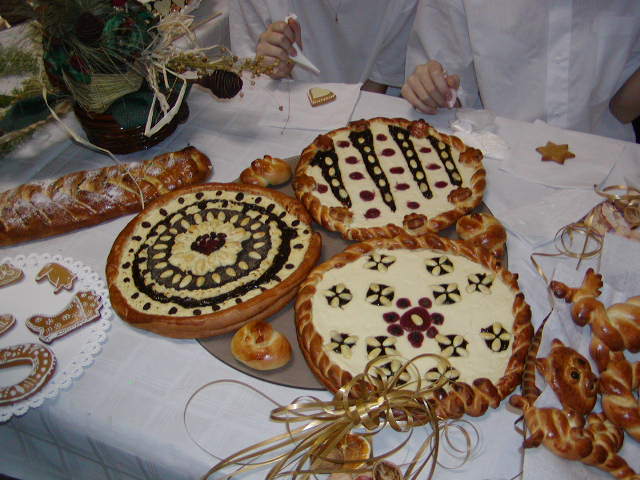 Image: “Chodské koláče (traditional Czech decorated pastries)” Author: Pohled 111License: Creative Commons Attribution-ShareAlike 4.0 (CC BY-SA 4.0) https://creativecommons.org/licenses/by-sa/4.0/