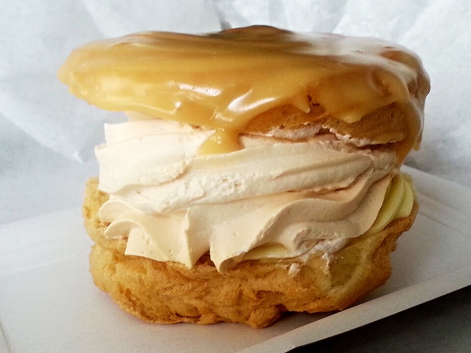 Image: “Větrník (traditional Czech choux pastry dessert)” Author: PastoriusLicense: Creative Commons Attribution-ShareAlike 4.0 (CC BY-SA 4.0) https://creativecommons.org/licenses/by-sa/4.0/