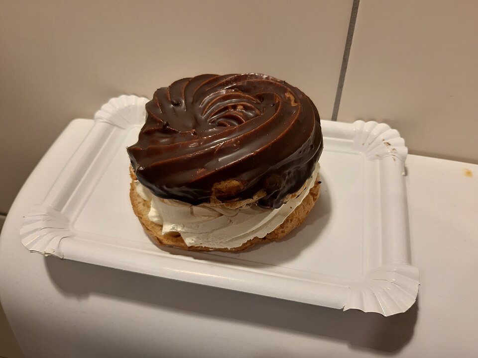 Image: “Větrník with chocolate glaze (Czech choux pastry dessert)” Author: GALAXY 2018 A7License: CC0 1.0 (Public Domain) https://creativecommons.org/publicdomain/zero/1.0/