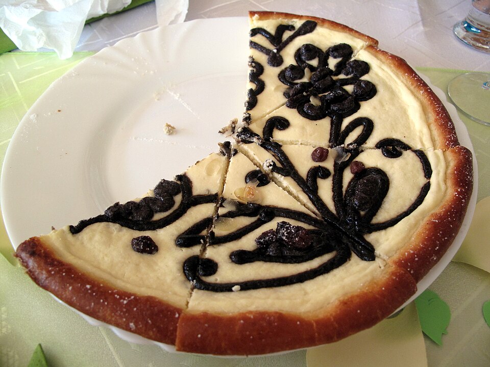 Image: “Chodský koláč (traditional Czech decorated pastry from Chodsko)” Author: DezidorLicense: Creative Commons Attribution 3.0 (CC BY 3.0) https://creativecommons.org/licenses/by/3.0/