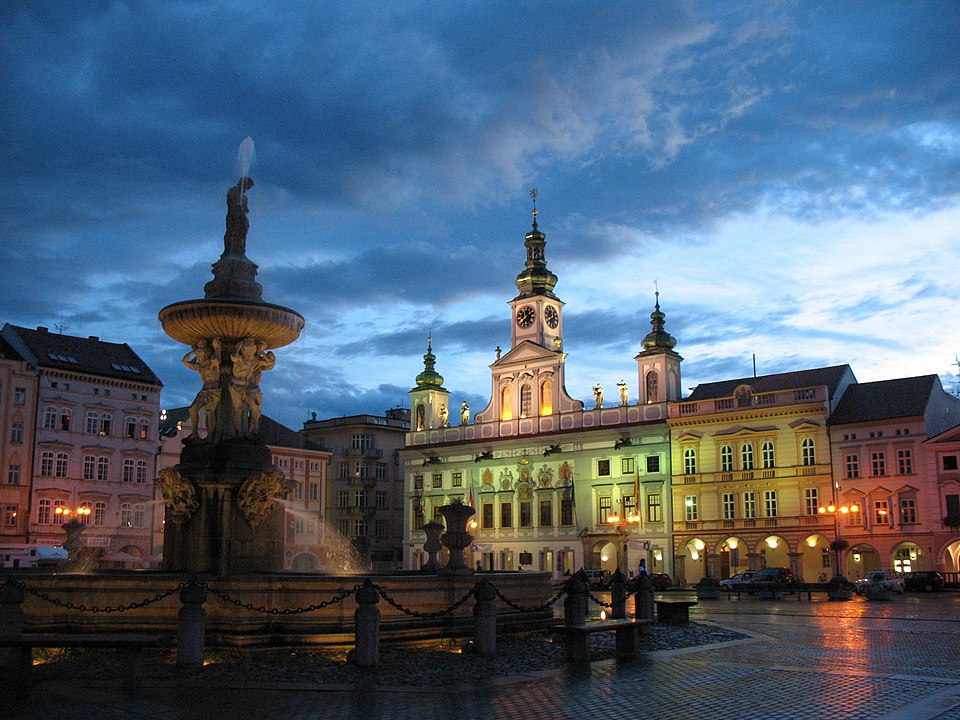 České Budějovice – town square (České Budějovice, Czech Republic) — photo by Sven Shaw — licensed under CC BY-SA 4.0 —https://creativecommons.org/licenses/by-sa/4.0/