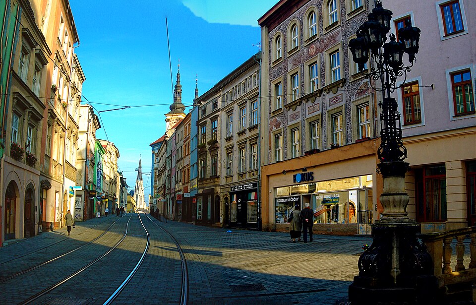 Olomouc – Denisova Street (Olomouc, Czech Republic) — photo by Txllxt TxllxT — licensed under CC BY-SA 4.0 —https://creativecommons.org/licenses/by-sa/4.0/