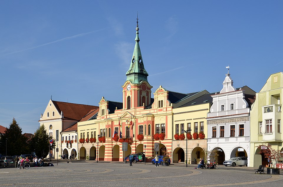 Mělník – náměstí Míru (main square), Central Bohemian Region, Czech Republic — photo by Pudelek — licensed under CC BY-SA 4.0. Source