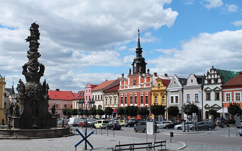 Ressel Square in Chrudim, including the old town hall and the Transfiguration Column — photo by Harold — licensed under CC BY-SA 3.0. Source