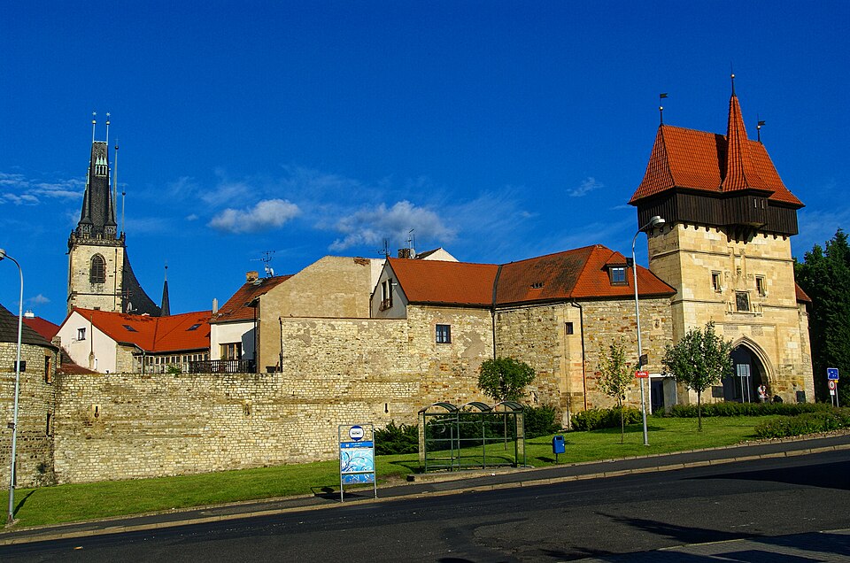 Žižkova Street in Louny with the Church of St. Nicholas and the Žatec Gate, Czech Republic — photo by Txllxt TxllxT — licensed under CC BY-SA 4.0. Source