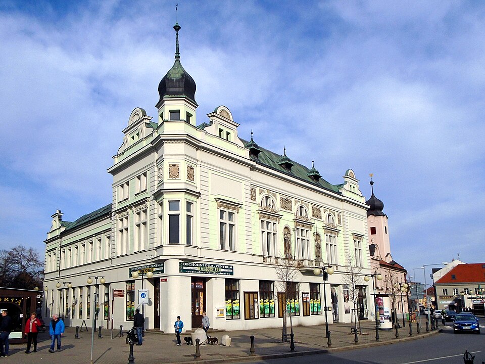 Občanská záložna building in Poděbrady, Czech Republic — photo by Michal Louč — licensed under CC BY-SA 4.0. Source: