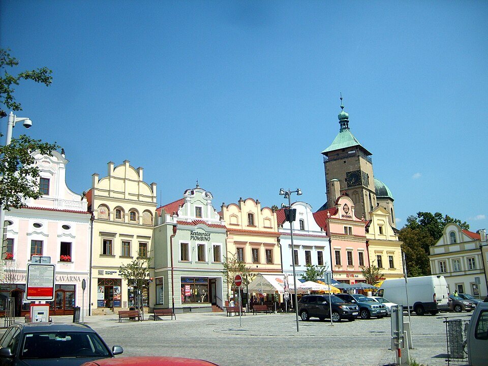 The northern side of Havlíček Square in Havlíčkův Brod with the Church of the Assumption of the Virgin Mary, Czech Republic — photo by Ondrej.konicek — licensed under CC BY-SA 3.0. Source