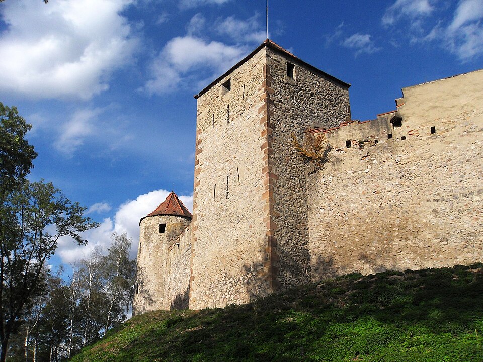 Veveří Castle, Brno, Czech Republic — photo by Harold / Wikimedia Commons / CC BY-SA 3.0Licensed under the Creative Commons Attribution-ShareAlike 3.0 Unported license (CC BY-SA 3.0). No changes were made to the image.