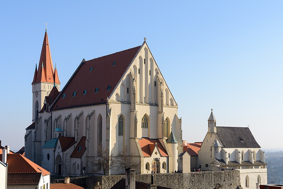 Church of Saint Nicholas and Chapel of Saint Wenceslaus, Znojmo, Czech Republic — photo by Uoaei1 / Wikimedia Commons / CC BY-SA 4.0Licensed under the Creative Commons Attribution-ShareAlike 4.0 International license (CC BY-SA 4.0). No changes were made to the image.