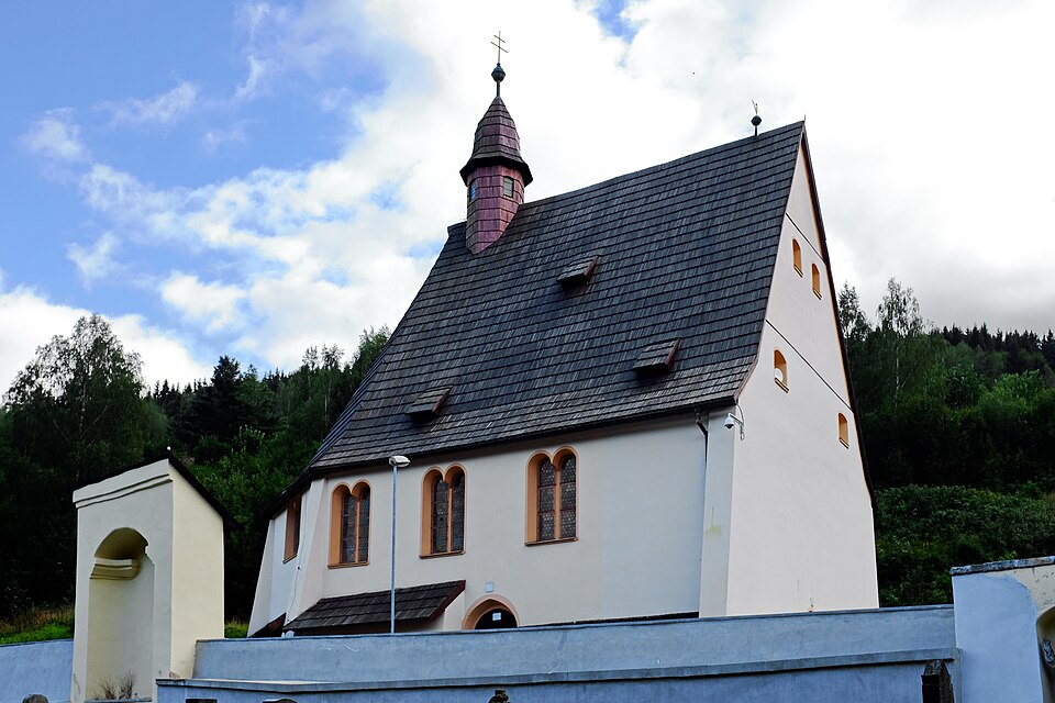 Hospital Church of All Saints with cemetery, Jáchymov, Czech Republic — photo by Lubor Ferenc / Wikimedia Commons / CC BY-SA 4.0Licensed under the Creative Commons Attribution-ShareAlike 4.0 International license (CC BY-SA 4.0). No changes were made to the image.
