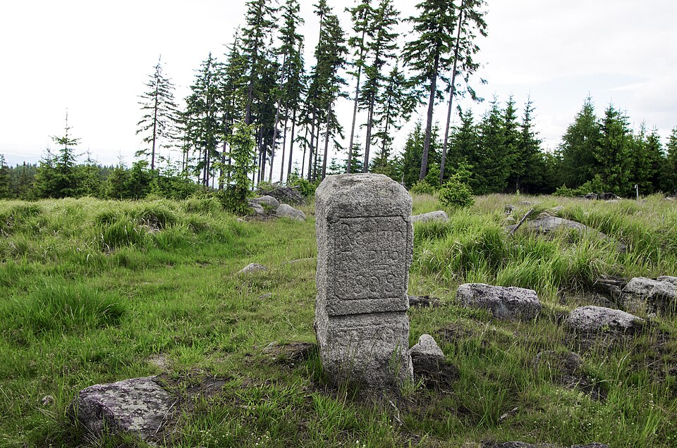 French Stone on Mount Krudum (838 m), Slavkov Forest, Sokolov District, Czech Republic — photo by Lubor Ferenc / Wikimedia Commons / CC BY-SA 3.0Licensed under the Creative Commons Attribution-ShareAlike 3.0 Unported license (CC BY-SA 3.0). No changes were made to the image.