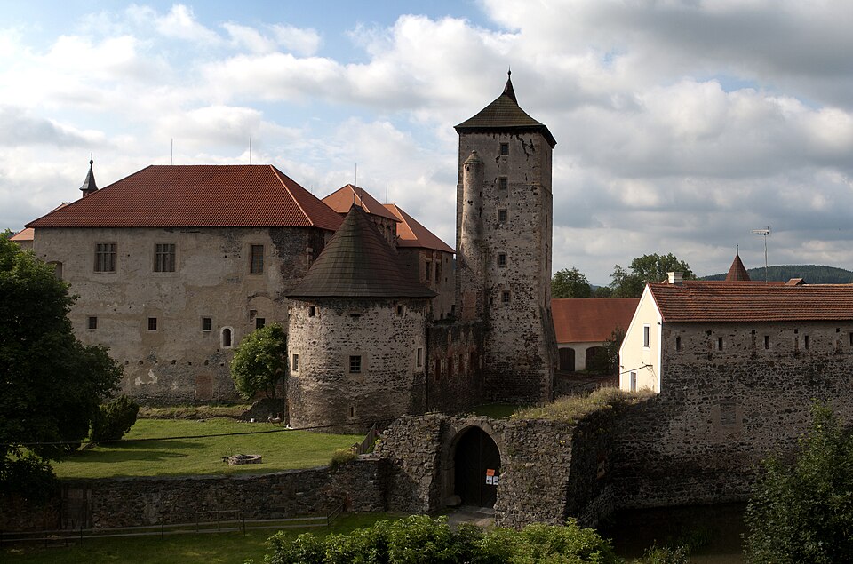 Hrad Švihov (Švihov Castle), Czech Republic — photo by Jiří Strašek / Wikimedia Commons / CC BY-SA 4.0Licensed under the Creative Commons Attribution-ShareAlike 4.0 International license (CC BY-SA 4.0). This image is a cropped version of the original photograph by Jiří Strašek