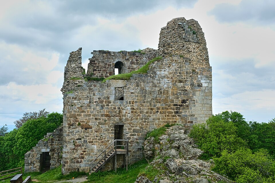 Hrad Přimda (Přimda Castle), Tachov District, Czech Republic — photo by Lubor Ferenc / Wikimedia Commons / CC BY 4.0Licensed under the Creative Commons Attribution 4.0 International license (CC BY 4.0). No changes were made to the image.