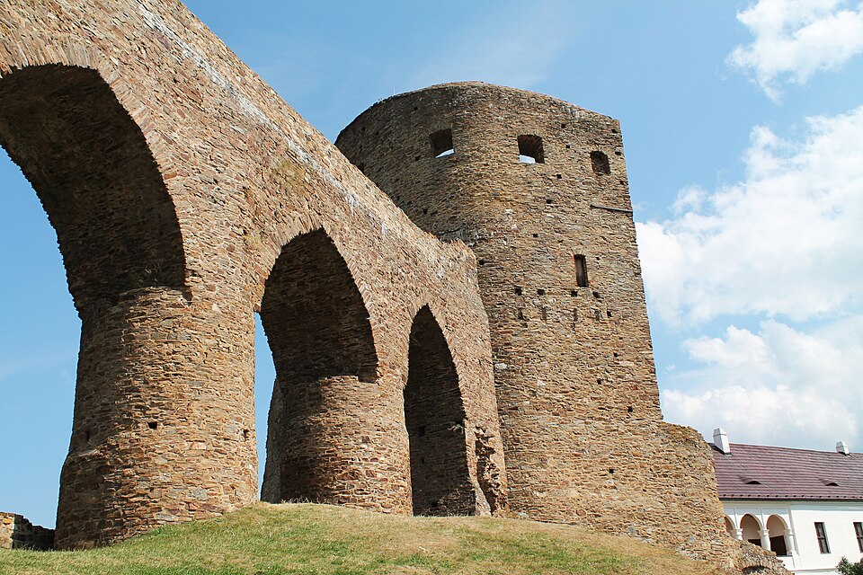 Velhartice Castle, Klatovy District, Plzeň Region, Czech Republic — photo by Harold / Wikimedia Commons / CC BY-SA 3.0Licensed under the Creative Commons Attribution-Share Alike 3.0 Unported license (CC BY-SA 3.0).  Photo by Harold, published via Wikimedia Commons.  No changes were made to the image.