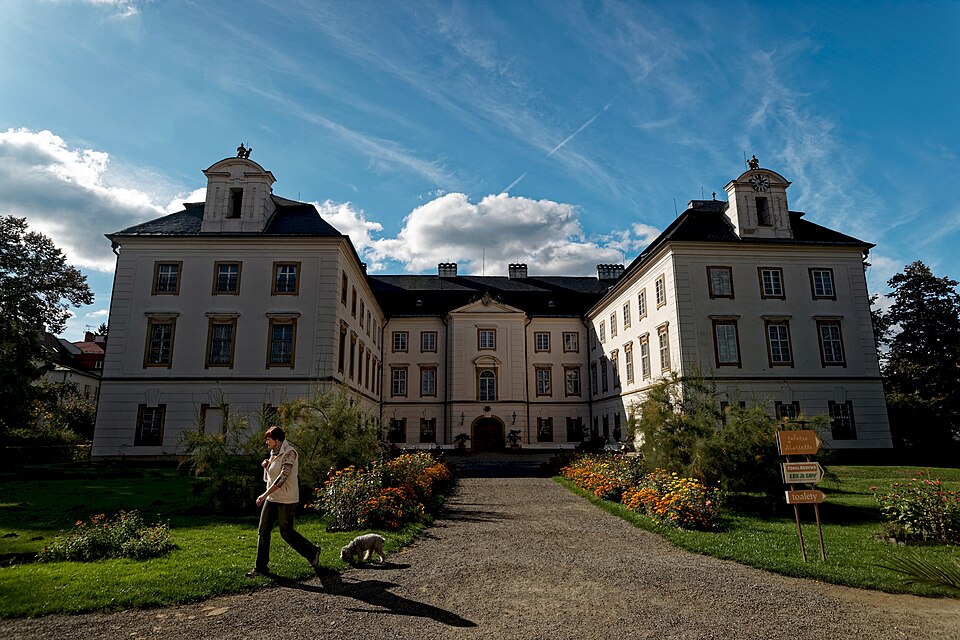 Vizovice Castle (Zámek Vizovice), Zlín Region, Czech Republic — photo by Txllxt TxllxT / Wikimedia Commons / CC BY-SA 4.0 Licensed under the Creative Commons Attribution-Share Alike 4.0 International license (CC BY-SA 4.0).  Photo by Txllxt TxllxT, published via Wikimedia Commons.  No changes were made to the image.