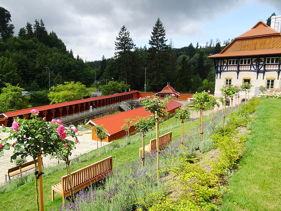 Luhačovice – Sun Spa (Sluneční lázně), Czech Republic — photo by Palickap / Wikimedia Commons / CC BY-SA 4.0 Licensed under the Creative Commons Attribution-Share Alike 4.0 International License (CC BY-SA 4.0).  Photo by Palickap, published via Wikimedia Commons as part of the "We Photograph Czechia" project.  No changes were made to the image.