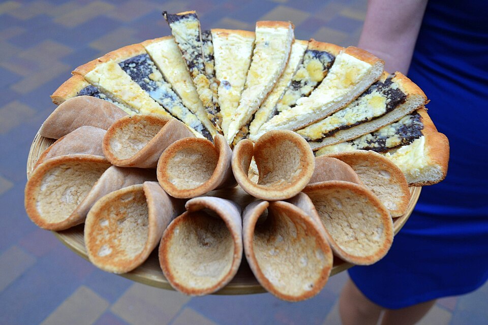 Wallachian Frgál (traditional pastry), Czech Republic — photo by Silar / Wikimedia Commons / CC BY-SA 4.0Licensed under the Creative Commons Attribution-Share Alike 4.0 International License (CC BY-SA 4.0).  Photo by Silar, published via Wikimedia Commons.  No changes were made to the image.