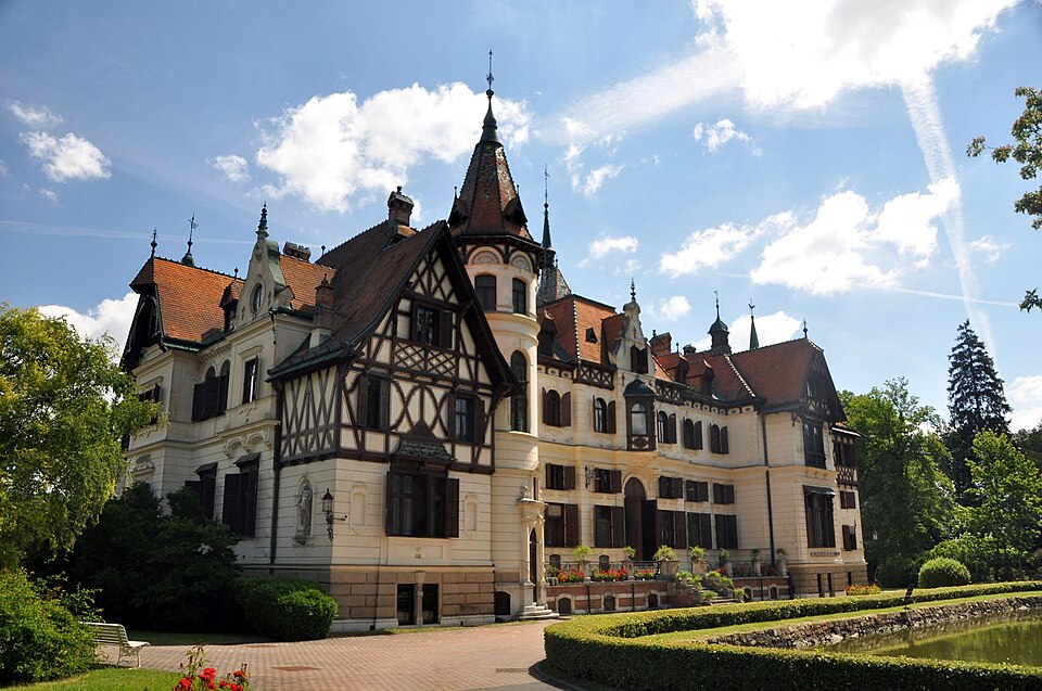 Lešná Castle (Zlín Zoo) — photo by Herbert Frank / Wikimedia Commons / CC BY 2.0Licensed under the Creative Commons Attribution 2.0 Generic License (CC BY 2.0).  Photo by Herbert Frank (Vienna, Austria), published via Flickr and Wikimedia Commons.No changes were made to the image.