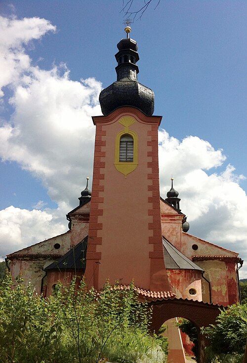 Photo: Art Jarka / Wikimedia Commons / CC BY-SA 4.0 Source: Wikimedia Commons – Church of the Nativity of the Virgin Mary, Strašín