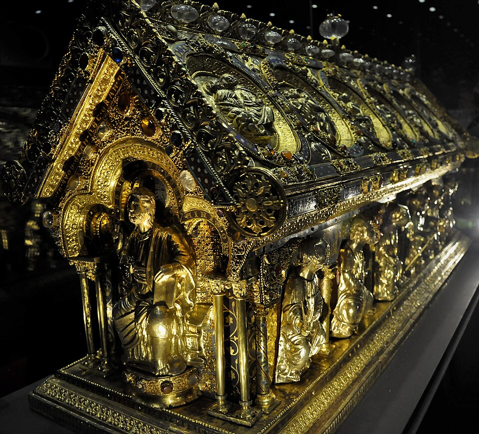 Photo: Packare / Wikimedia Commons / CC0 1.0 Source: Wikimedia Commons – Reliquary of St. Maurus
