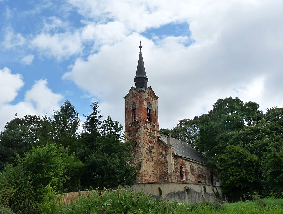 Photo: Zdeňka Bušková / Wikimedia Commons / CC BY-SA 4.0 Source: Wikimedia Commons – Church of St. George, Luková