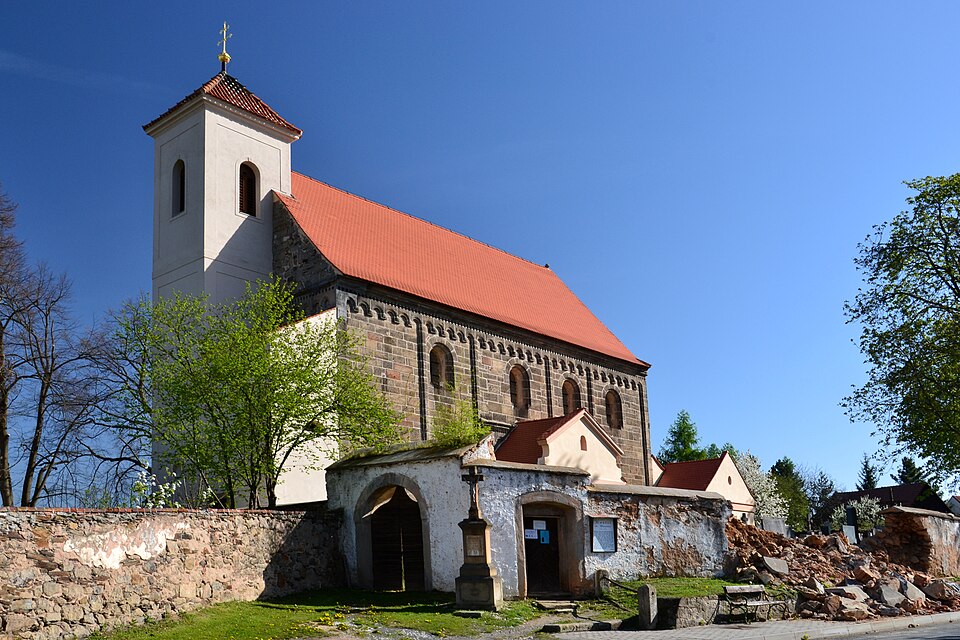 Photo: Salim2 / Wikimedia Commons / CC BY-SA 3.0 Source: Wikimedia Commons – Church of St. Nicholas, Potvorov