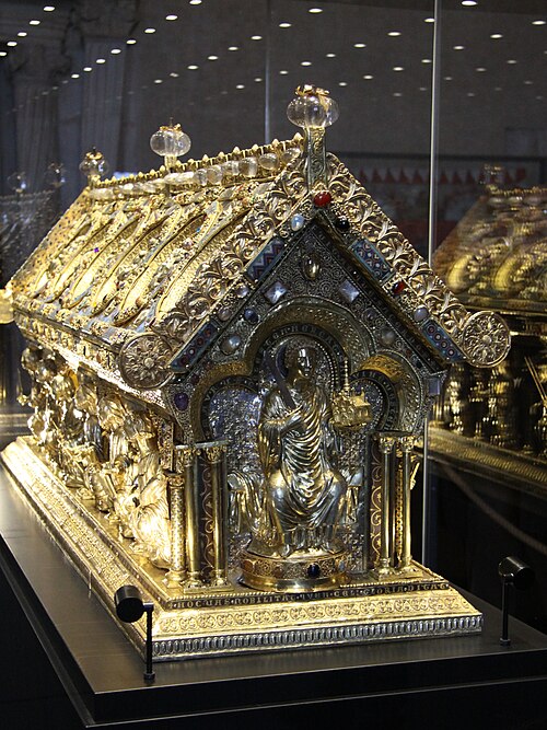 Photo: KaszankaPL / Wikimedia Commons / CC0 1.0 Source: Wikimedia Commons – Reliquary of St. Maurus
